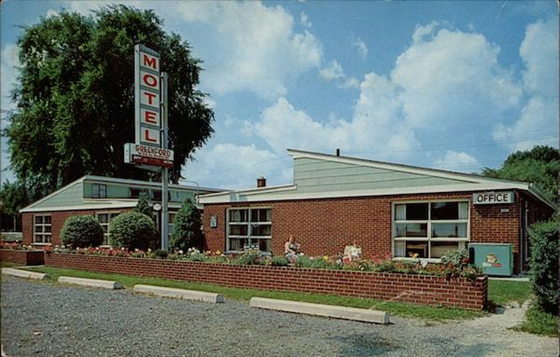 Greenford Village Motel - Vintage Postcard